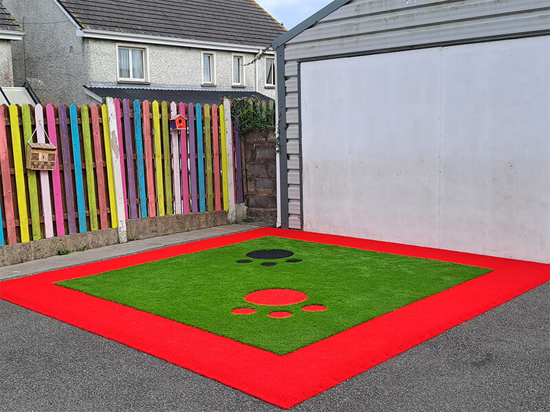 Image of Artificial Grass courtyard Micheal & Peters Junior